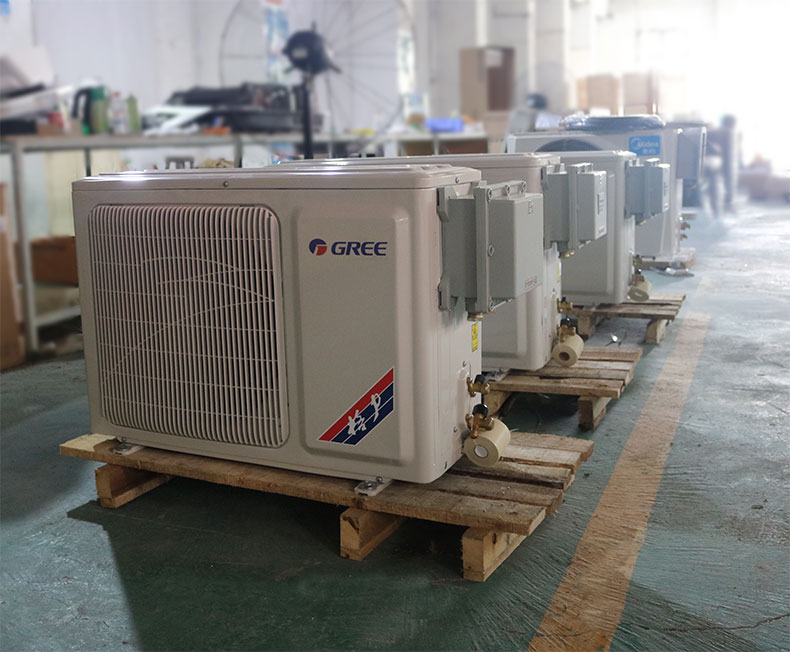 �������{